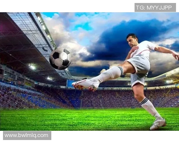 传奇足球明星的辉煌瞬间与经典瞬间回顾，感受他们的激情与荣耀