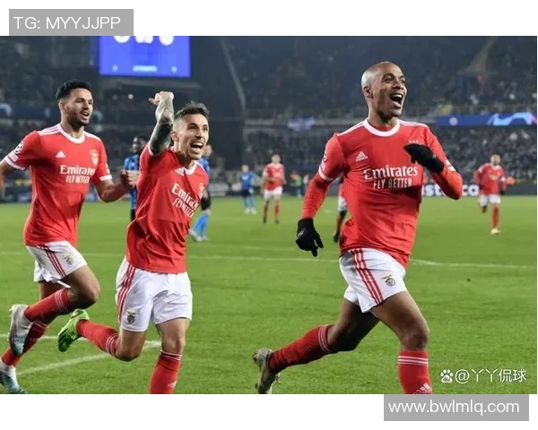 2月13日足球明星齐聚一堂共庆足球盛事与精彩瞬间 2月13日足球明星齐聚一堂共庆足球盛事与精彩瞬间